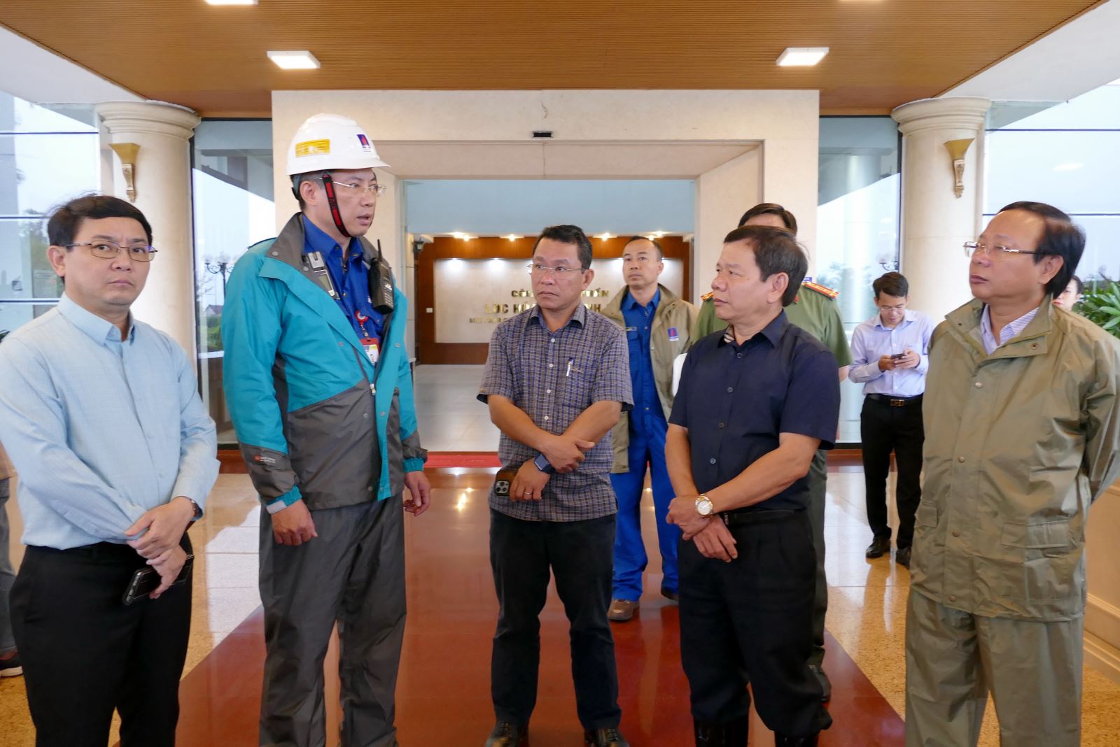 Chủ tịch UBND tỉnh Quảng Ngãi Đặng Văn Minh kiểm tra công tác phòng chống bão tại NMLD Dung Quất.