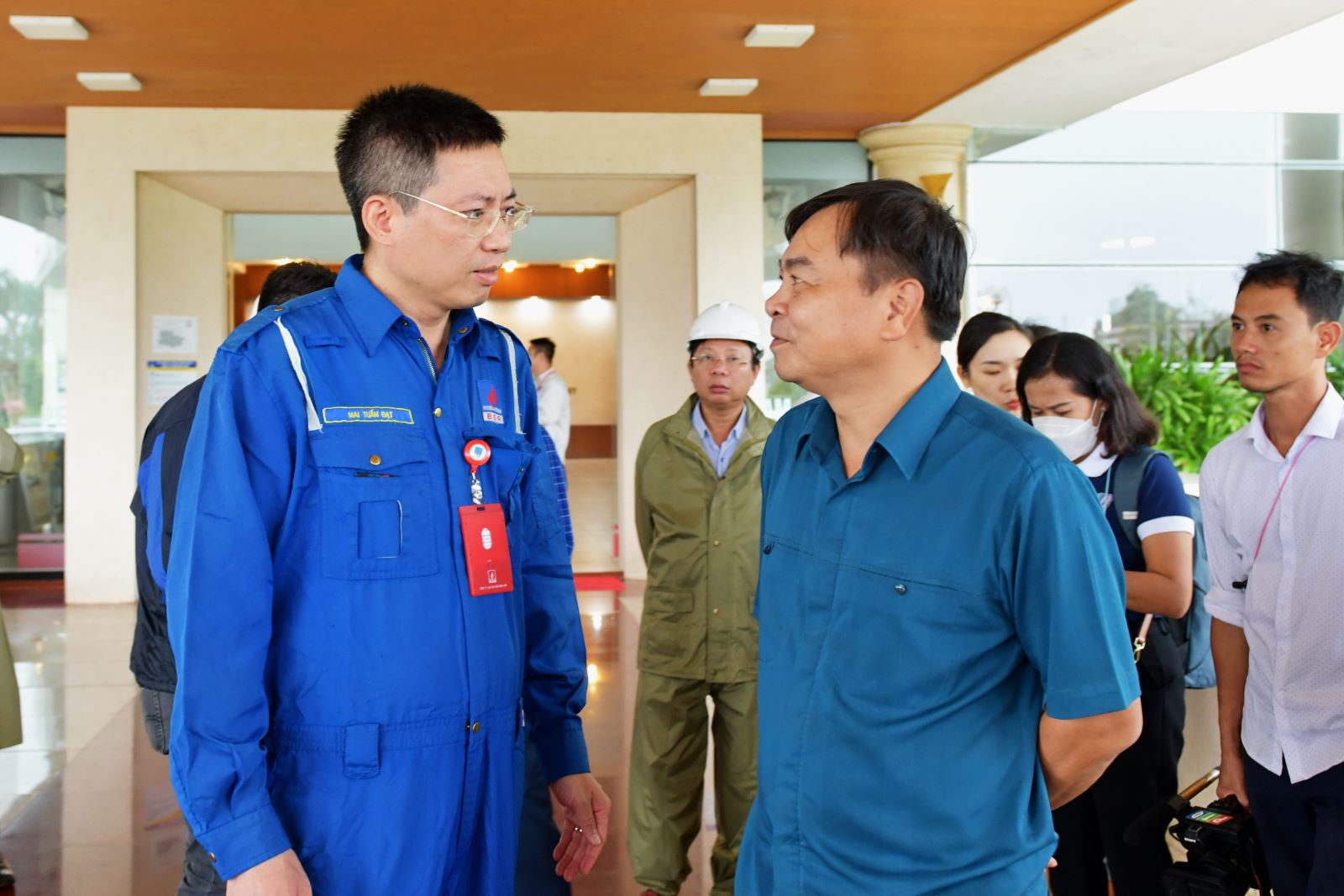 Thứ trưởng Bộ NN-PTNT Nguyễn Hoàng Hiệp kiểm tra công tác ứng phó với bão số 4 (bão Noru) tại NMLD Dung Quất.