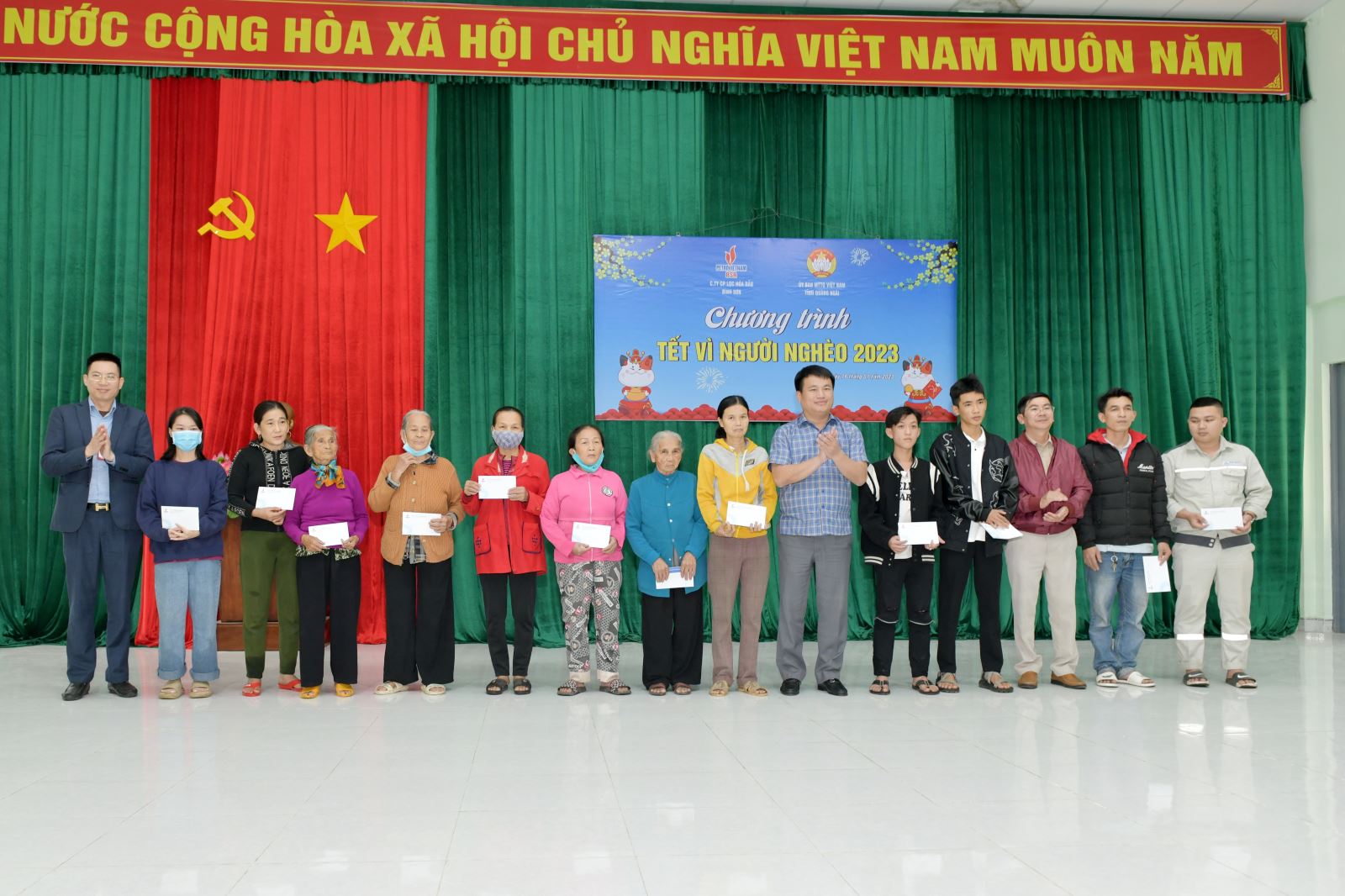 BSR trao quà Tết cho bà con nhân dân ở huyện Bình Sơn, tỉnh Quảng Ngãi