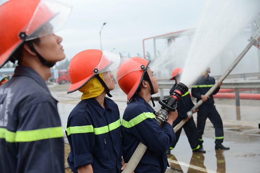 Diễn tập chữa cháy tại kho LPG Dung Quất