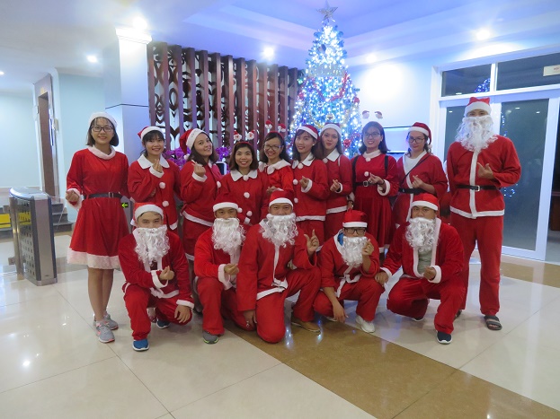Đoàn Thanh niên BSR tổ chức tặng quà Noel cho con CBCNV