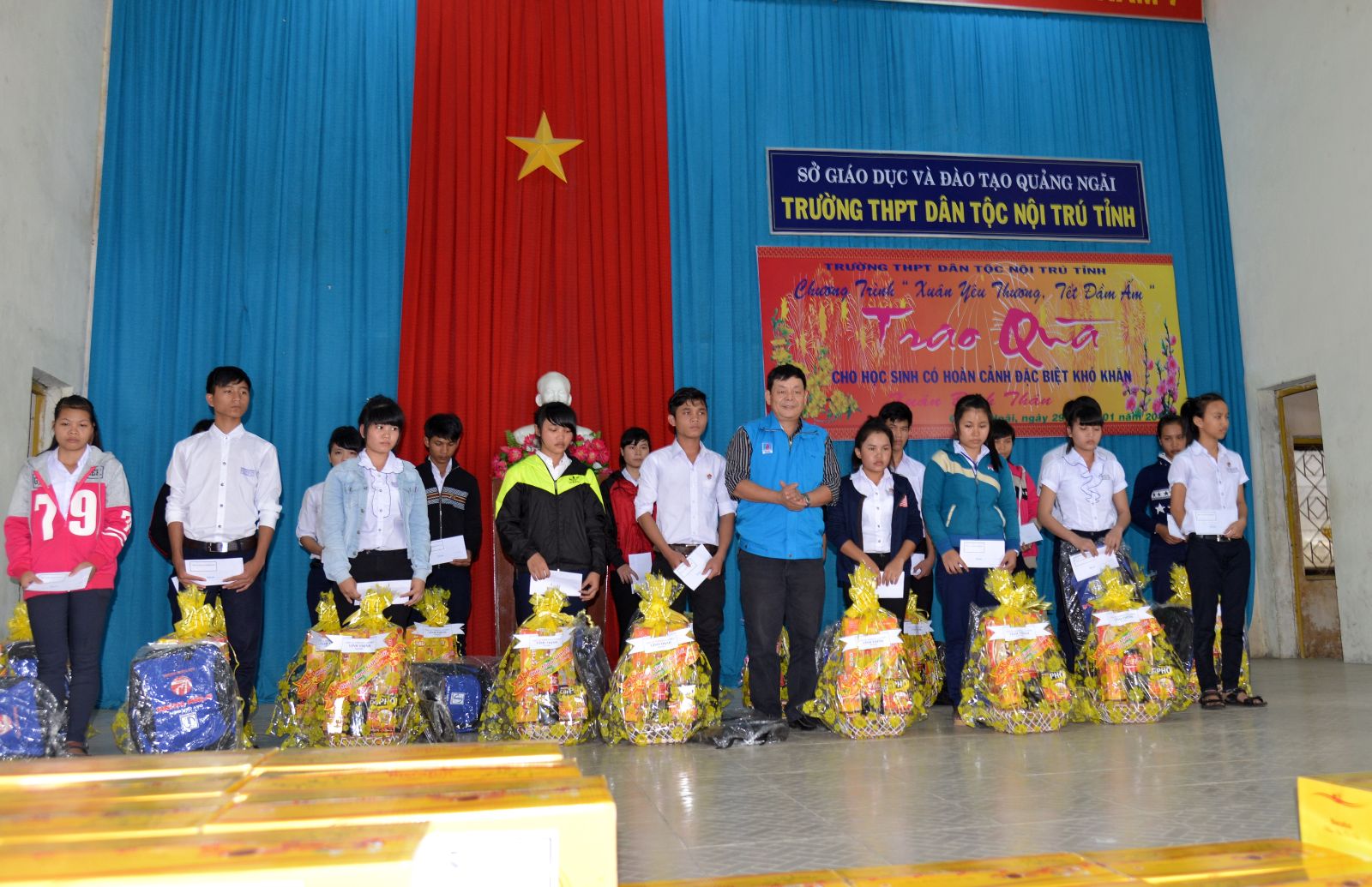 BSR tặng quà Tết cho Trường THPT Dân tộc nội trú tỉnh Quảng Ngãi